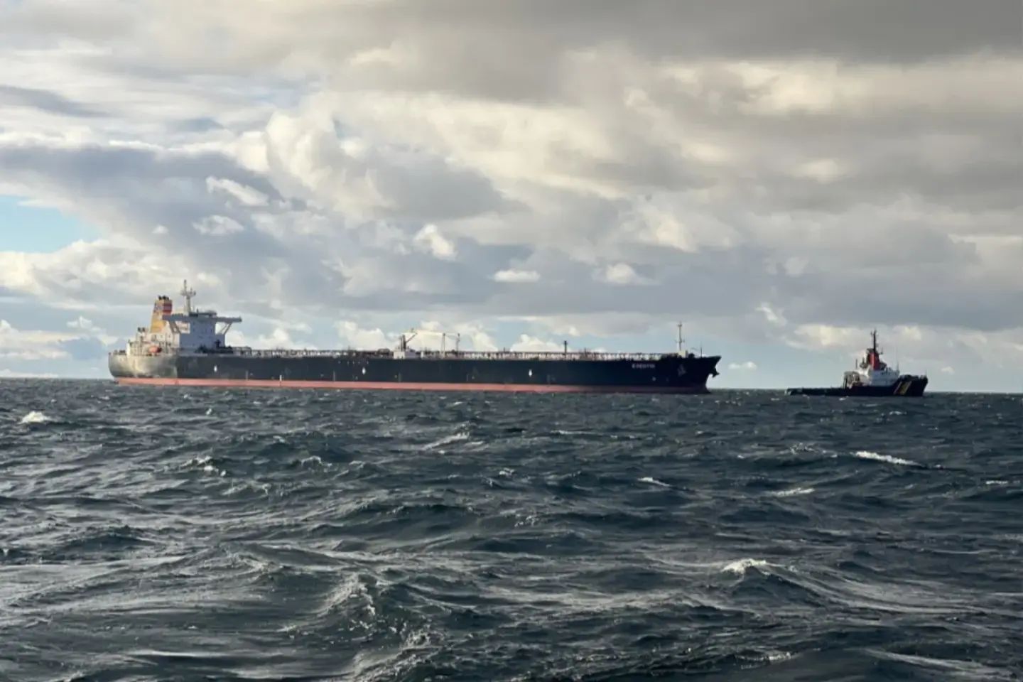 Un petrolier a fost deturnat în largul Yemenului și redirecționat spre Somalia